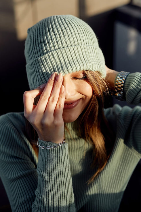 Women's cap with a turn-up, olive C74