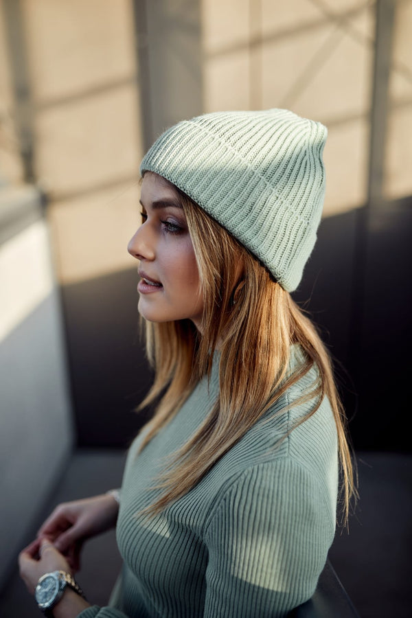 Women's cap with a turn-up, olive C74